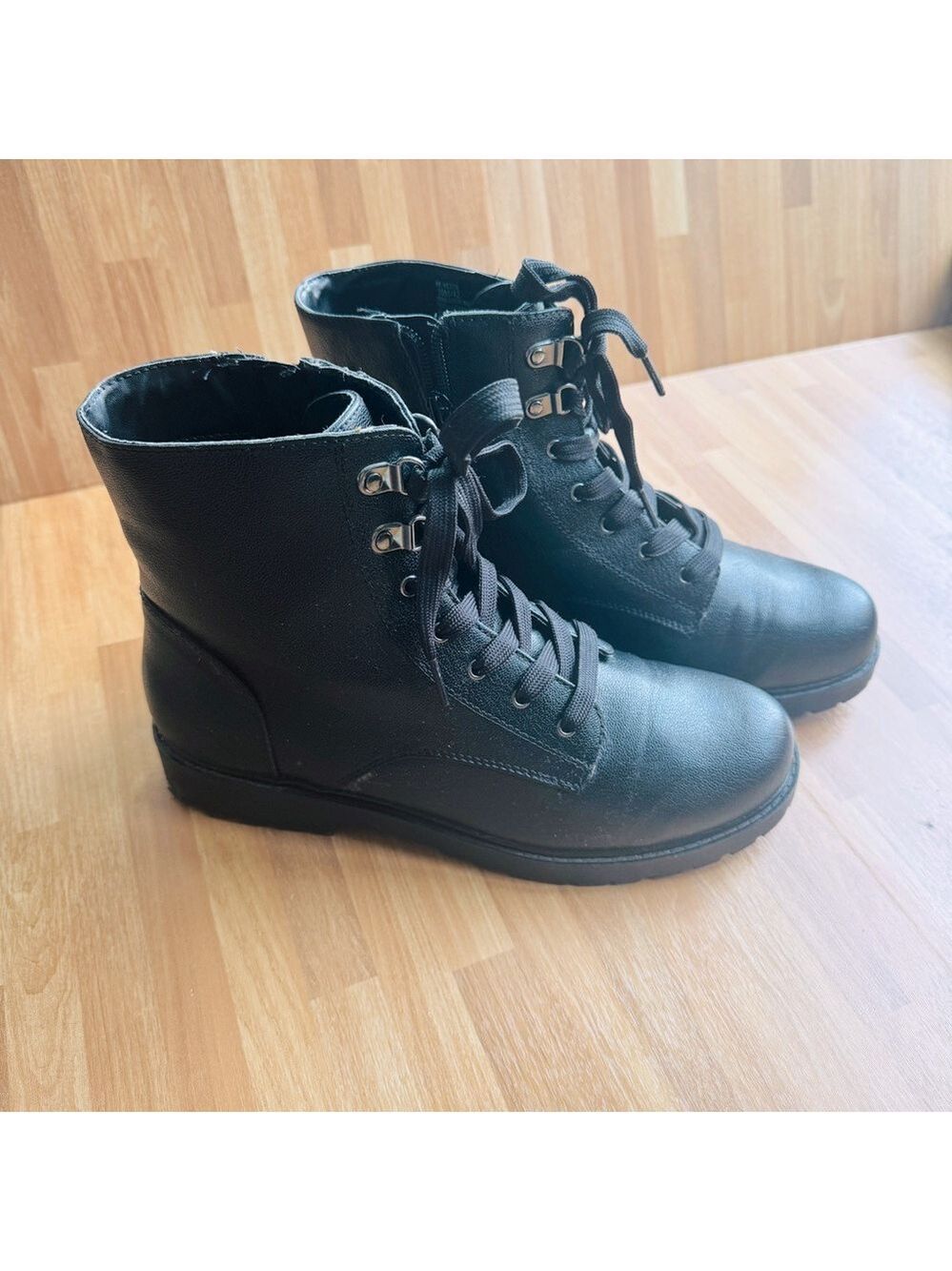 Kelly & Katie KK-vestie black combat boot size 10